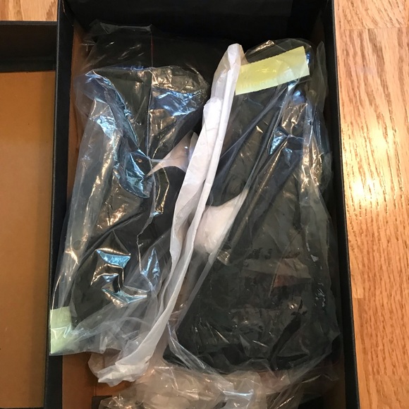 NIB Kenneth Cole Macey Black Round Toe Heels 5.5 - Picture 11 of 14